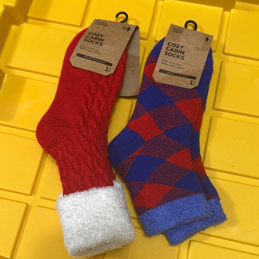 2 Pack Women’s Cozy Cabin Socks Slippers
one Size Red Blue NWT